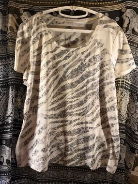 Light Cream & Green Animal-Print Short Sleeve Women's Top